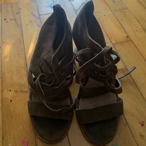 Frye Sofia lace up brown Suede Women's Sandals - Picture 1 of 5